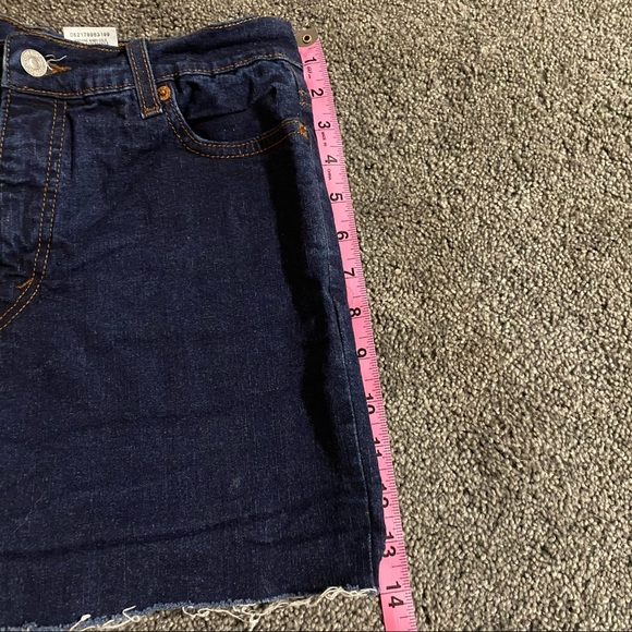 2/$20 🔵Dark Wash Levi Cutoff Shorts - Picture 5 of 6